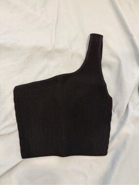 Asymmetric One-Shoulder Black Knit Crop Top babaton